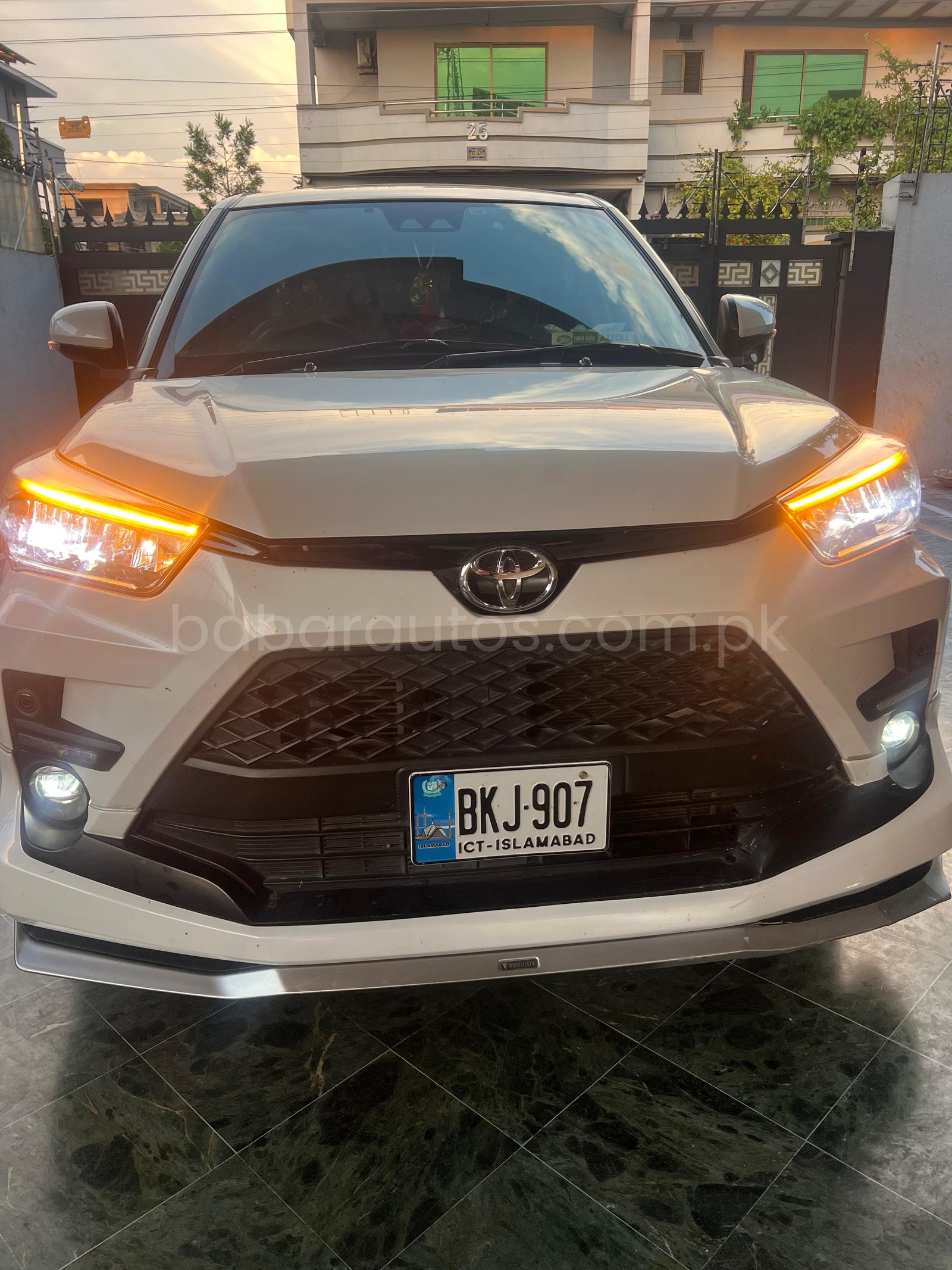 Toyota raize z PKG full option