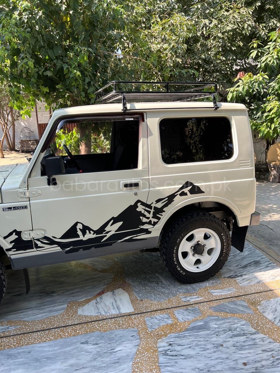 Suzuki jeep